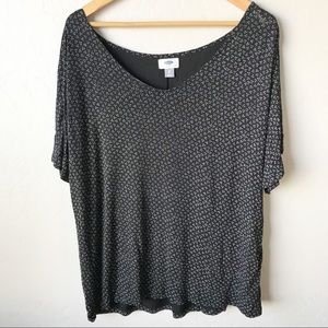 Comfy Short Sleeve Black Top with White Details